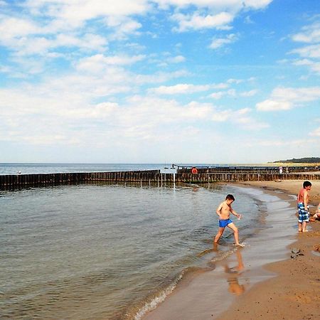 Holiday Resort With Pool, ヤロスワビエツ エクステリア 写真