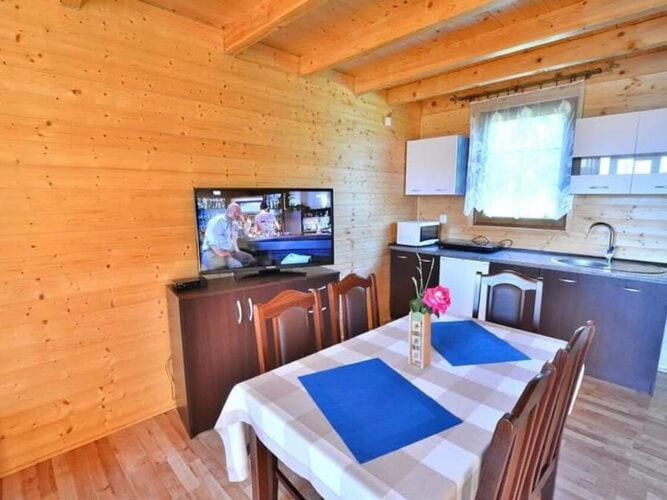 Holiday Resort With Pool, ヤロスワビエツ エクステリア 写真