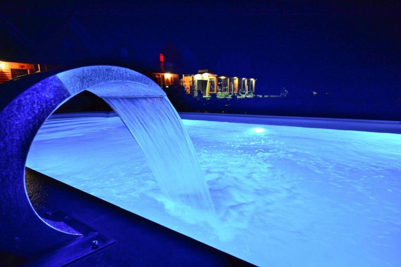 Holiday Resort With Pool, ヤロスワビエツ エクステリア 写真